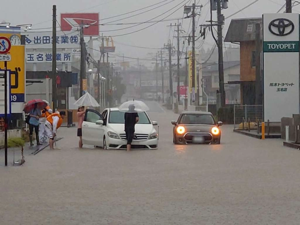 Tajfun Shanshan je potresao Japan, šest mrtvih